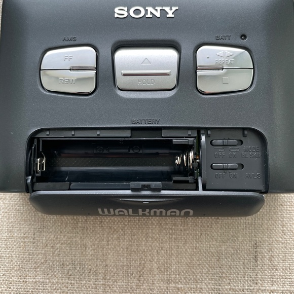 Sony WM-EX510 Walkman (Cassette Player) - Picture 4 of 10
